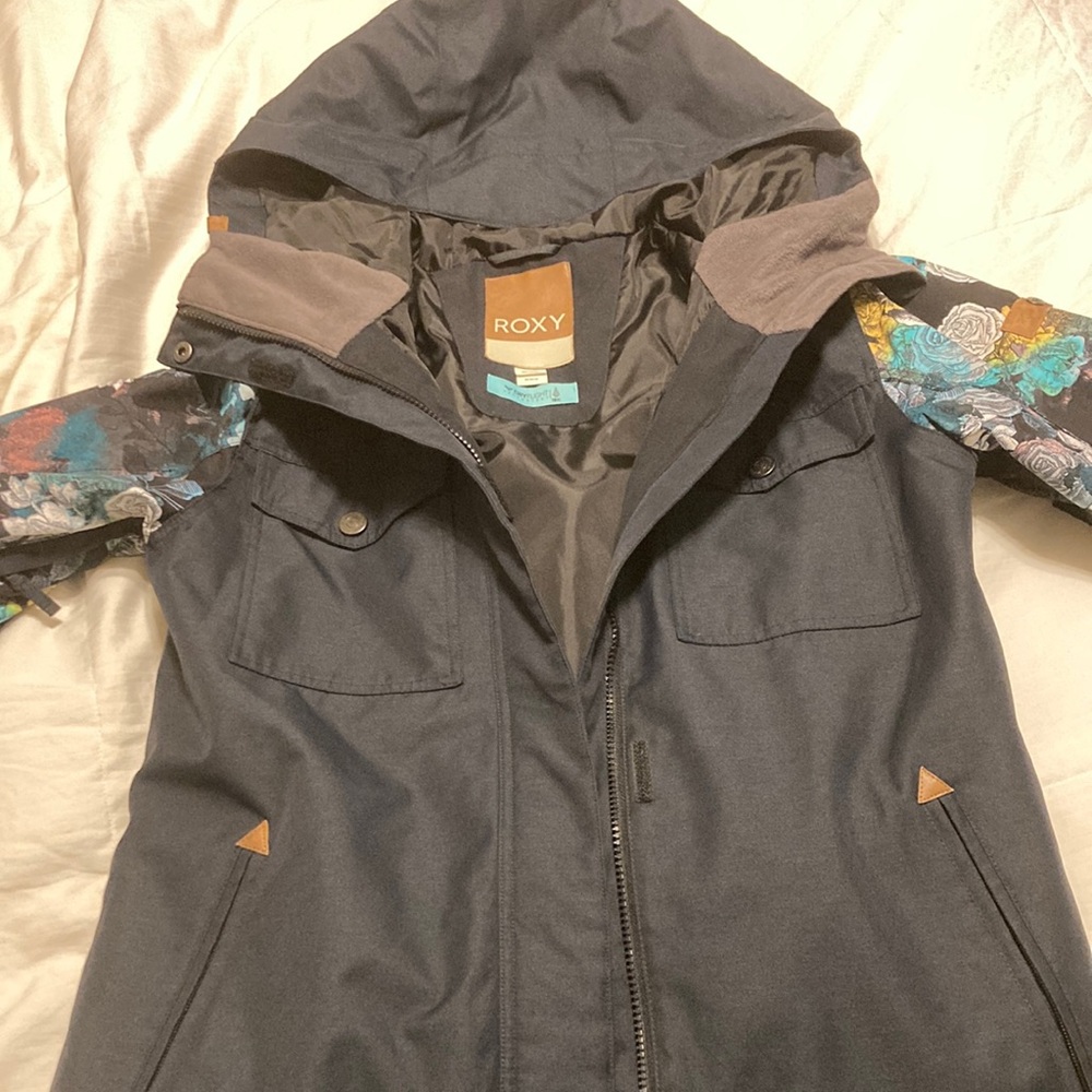Women’s M winter jacket. Never worn. Perfect condition